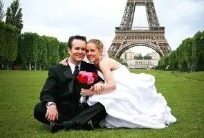 エッフェル塔のウエディングケーキ