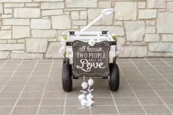 Hochzeitswagen mit Tafelschild