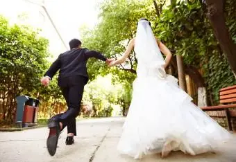 Suggerimenti degli esperti sulla pianificazione di un matrimonio dell'ultimo minuto