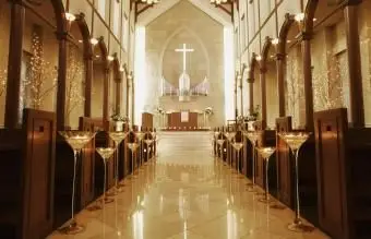 עמודים דקורטיביים ותאורה