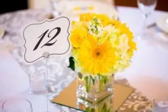 Drei DIY-Hochzeitsblumen-Mittelstücke zum Selbermachen