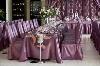 https://cf.ltkcdn.net/weddings/images/slide/145322-637x424r1-PurpleFabric4.webp