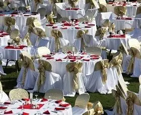 Décorer chaque table différemment pour un mariage