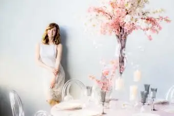 https://cf.ltkcdn.net/weddings/images/slide/249612-1199x800-girl-and-flowers.webp