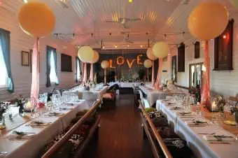 Decoração de balão para recepção de casamento