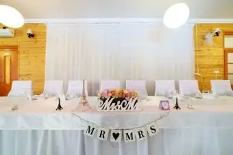 Capas de tecido usadas em decorações de casamento