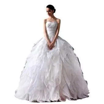 https://cf.ltkcdn.net/weddings/images/slide/190674-850x850-ruffled-sweetheart-gown.webp