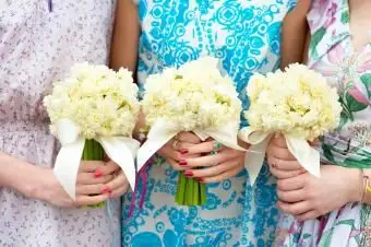 Bouquets tenus par les demoiselles d'honneur