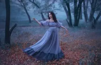 ブルーグレーの中世風ゴシックドレス