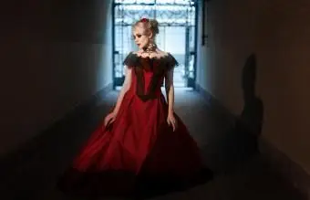 ビクトリア朝様式の女性