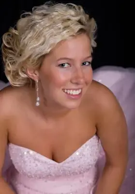 Panna młoda w różowej sukni ślubnej