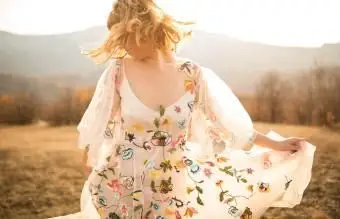 פרחים וגפנים