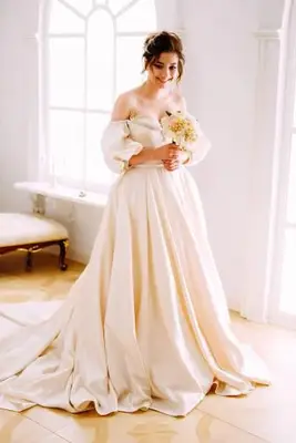 שמלה ללא כתף