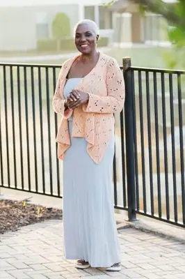 Robe neutre avec pull léger