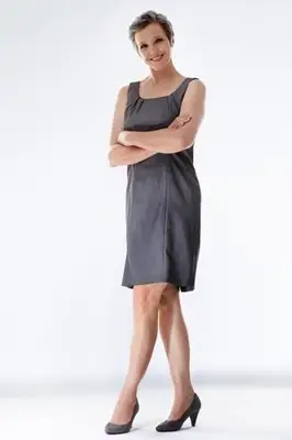 Robe fourreau neutre simple