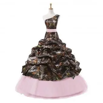 https://cf.ltkcdn.net/weddings/images/slide/239541-850x850-12-camo-printed-wedding-dress.webp