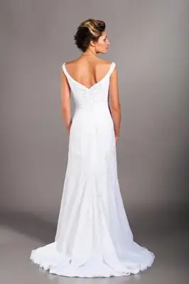 vestido con escote redondo