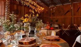 Qué llevar para una boda en el granero: informal pero elegante