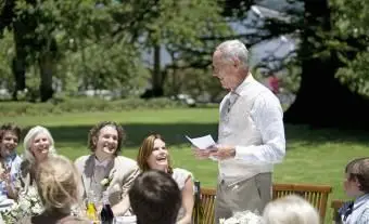 Padre, brindar, pareja, en, boda
