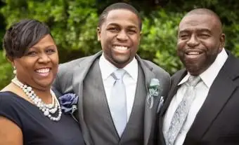 新郎の両親のための結婚式のエチケット