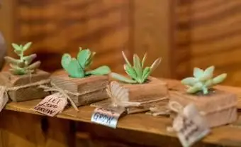 Garnvase mit Wildblumen