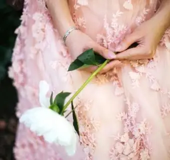 גבעול פרחים אחד לשושבינות