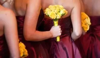 זר קשורה ביד