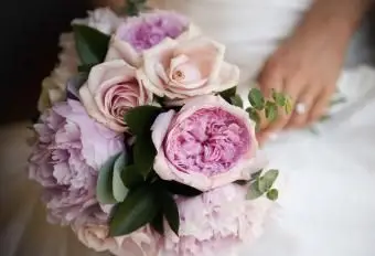 Czy róże czy piwonie są droższe?