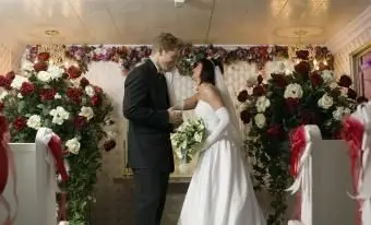 교회 제단을위한 결혼식 꽃