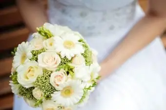 buquê de gerbera rosa e branco