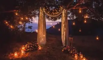 森の中での屋外結婚式