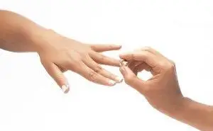 איך לענוד טבעות נישואין