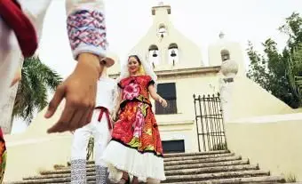 Znalezienie tradycyjnych meksykańskich sukien ślubnych