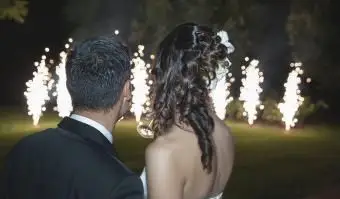 Nowożeńcy szukają fajerwerków