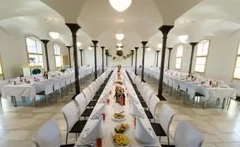 https://cf.ltkcdn.net/weddings/images/slide/148999-600x402-Modern-Halls.webp