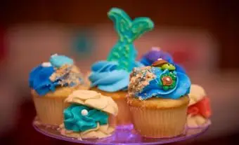 https://cf.ltkcdn.net/weddings/images/slide/240778-600x400-fish-and-sealife-cupcakes.webp