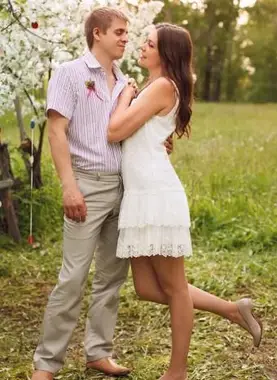 非公式の短いと長い白いウェディングドレス