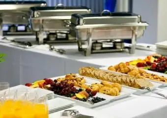 https://cf.ltkcdn.net/weddings/images/slide/106617-524x400-buffet15.webp