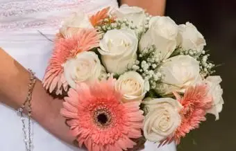 https://cf.ltkcdn.net/weddings/images/slide/250753-850x595-6_bouquet_pink.webp