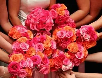 https://cf.ltkcdn.net/weddings/images/slide/106962-485x400-pinkbouquet4.webp