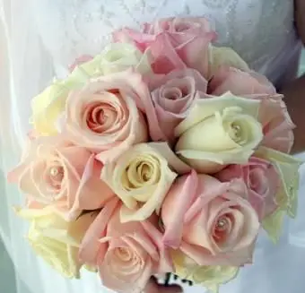 https://cf.ltkcdn.net/weddings/images/slide/106963-392x400-pinkbouquet9.webp