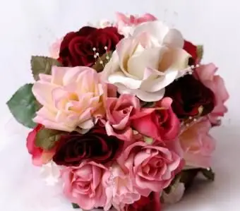 https://cf.ltkcdn.net/weddings/images/slide/106955-427x400-pinkbouquet7.webp