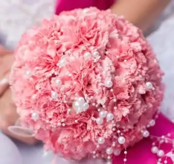 https://cf.ltkcdn.net/weddings/images/slide/106961-400x400-pinkbouquet3.webp