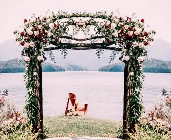 https://cf.ltkcdn.net/weddings/images/slide/251180-850x744-11-pictures-wedding-arches.webp