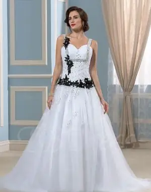 https://cf.ltkcdn.net/weddings/images/slide/191515-638x850-Spaghetti-Straps-Colored-Bowknot-A-Line.webp