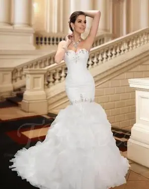 https://cf.ltkcdn.net/weddings/images/slide/191516-638x850-Sweetheart-Beading-Court-Train-Trumpet-Dress.webp