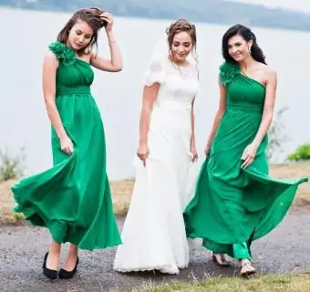 https://cf.ltkcdn.net/weddings/images/slide/244816-850x850-10-pictures-bridesmaid-dresses.webp