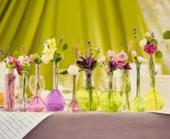 https://cf.ltkcdn.net/weddings/images/slide/251198-850x744-5-pictures-head-table-decorations.webp