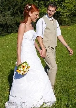 https://cf.ltkcdn.net/weddings/images/slide/107050-267x400-tuxgal4.webp
