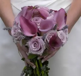 https://cf.ltkcdn.net/weddings/images/slide/241265-850x850-11-calla-lily-bridal-bouquets.webp